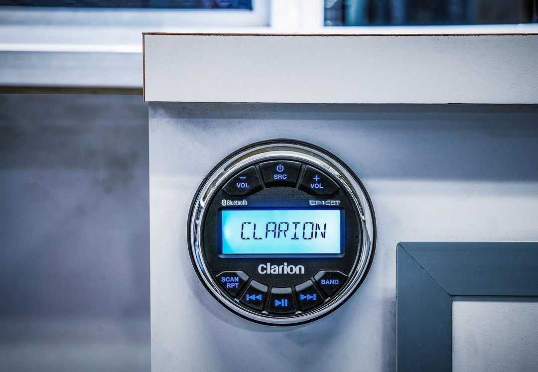 Морская магнитола Clarion GR10BT – цена, описание и отзывы — фото